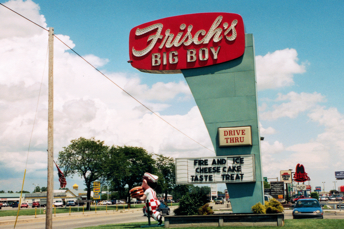 Frisch's Big Boy on West Broad Street in Columbus, Ohio in 2003 by Steven Miller on Flickr / CC BY 2.0